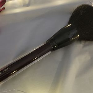 THE LARGE BLUSH AND POWDER BRUSH